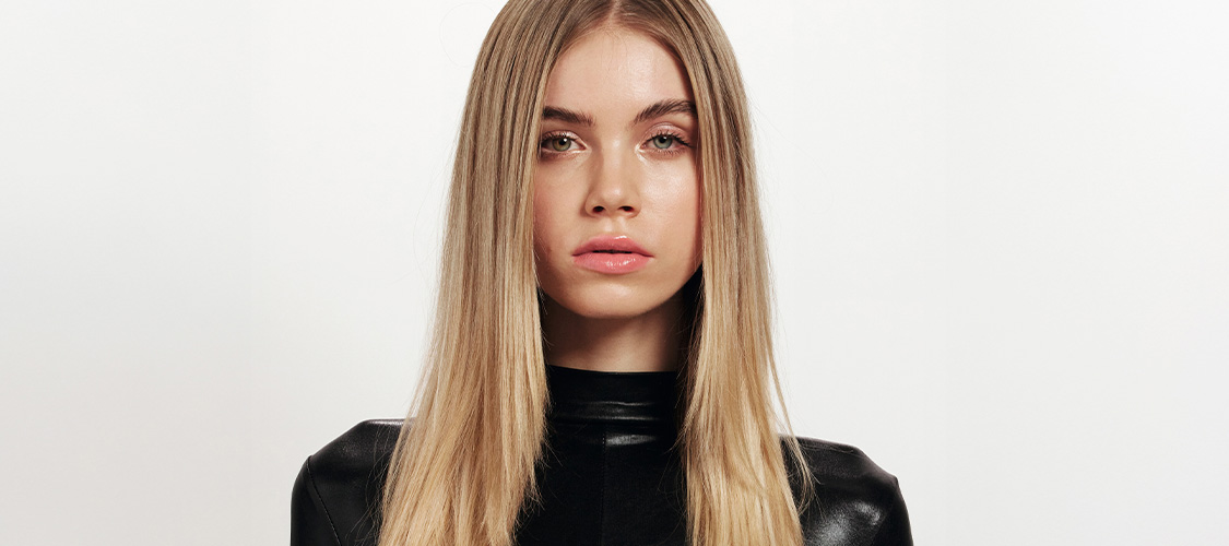The model before her Surreal Blonde style
